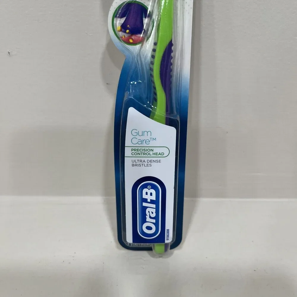 Oral-B Ultra Dense Soft Bristles Manual Toothbrush Compact Clean Green W